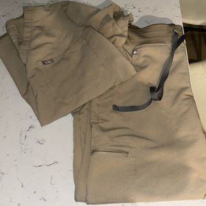 Figs latte scrub set